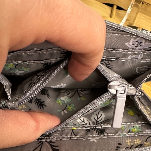 Vera Bradley Textured Gray zip Around Cardholder Pouch - Picture 4 of 5